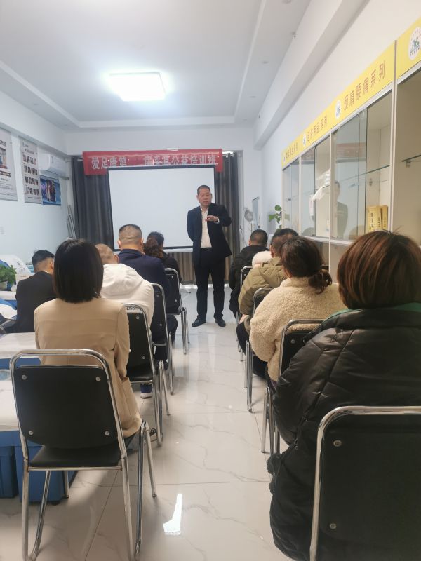 熱烈祝賀來自遼寧，西安，焦作，陜西等家人前來愛足康總部參加公益培訓(xùn)班，學(xué)習(xí)30分鐘祛灰甲技術(shù)以及可視采耳